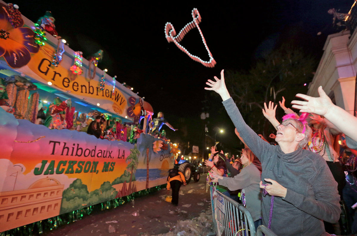 Krewe of Bacchus 2017 rolls in New Orleans: See Mardi Gras parade photos